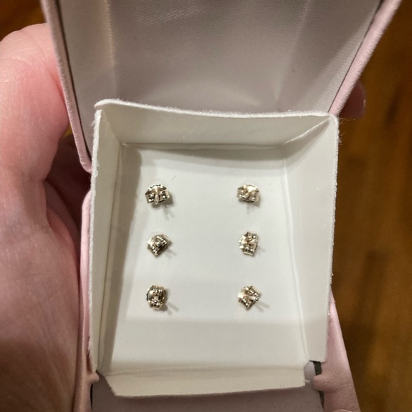 New with tags and box sterling silver 3 pairs of sterling silver earrings - Picture 3 of 4
